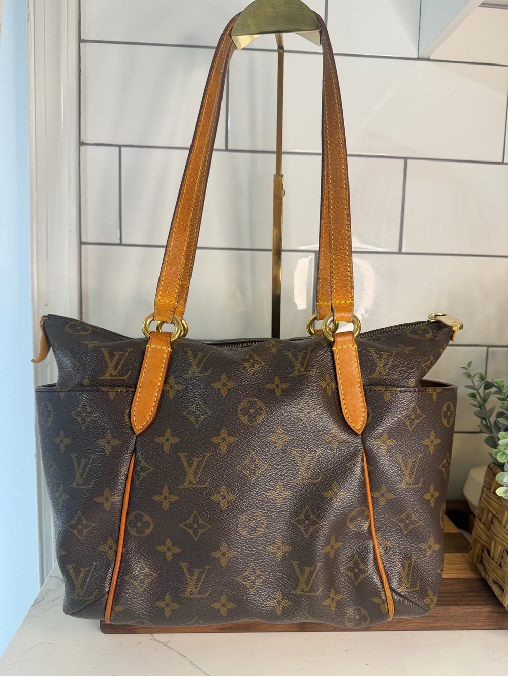 Authentic Louis Vuitton Monogram Totally PM - Picture 2 of 9